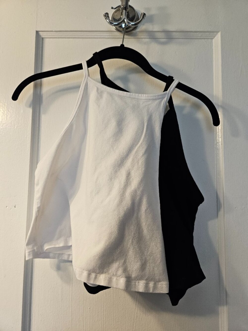 [3 for $25] Torrid Foxy High Neck Crop Top Size 00 in white and black BUNDLE